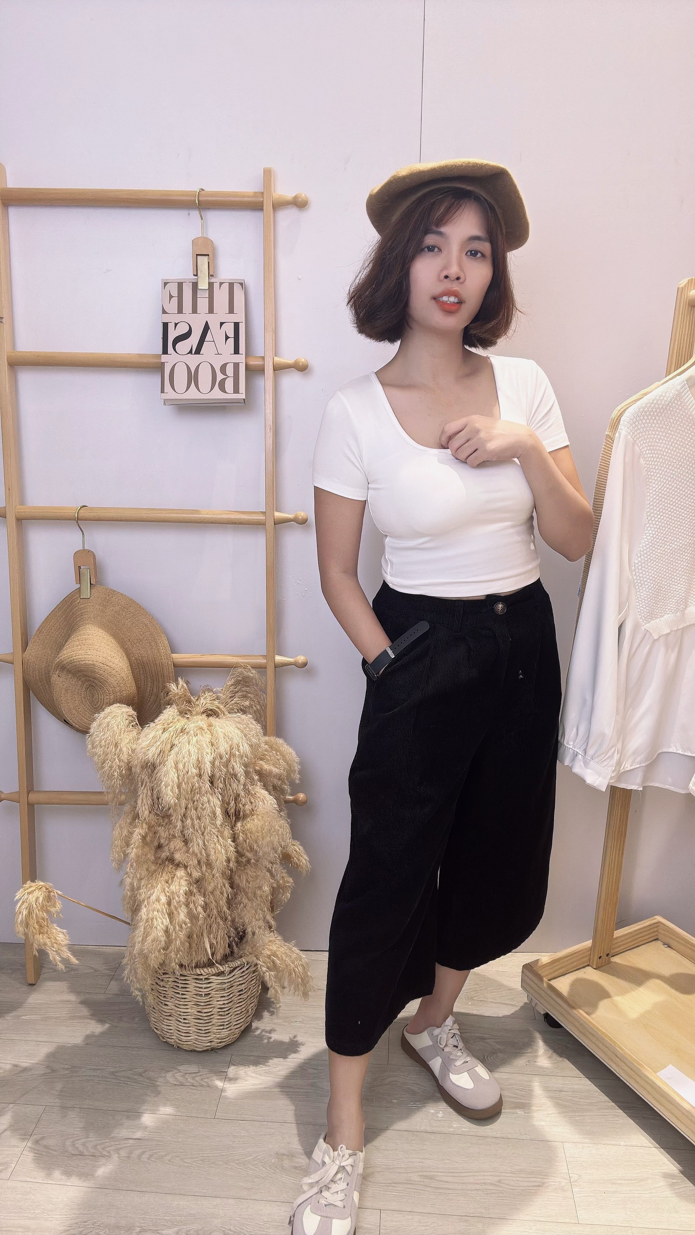 灯芯绒后松紧腰八分阔裤