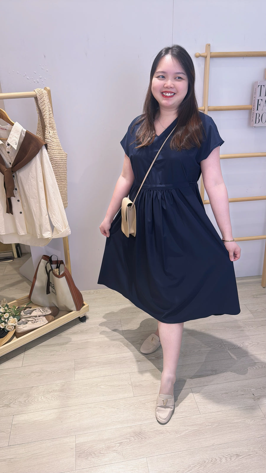 V领西装收腰连身裙