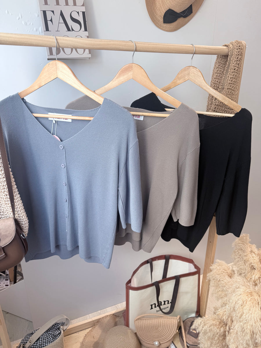 薄款好穿针织假钮V领上衣