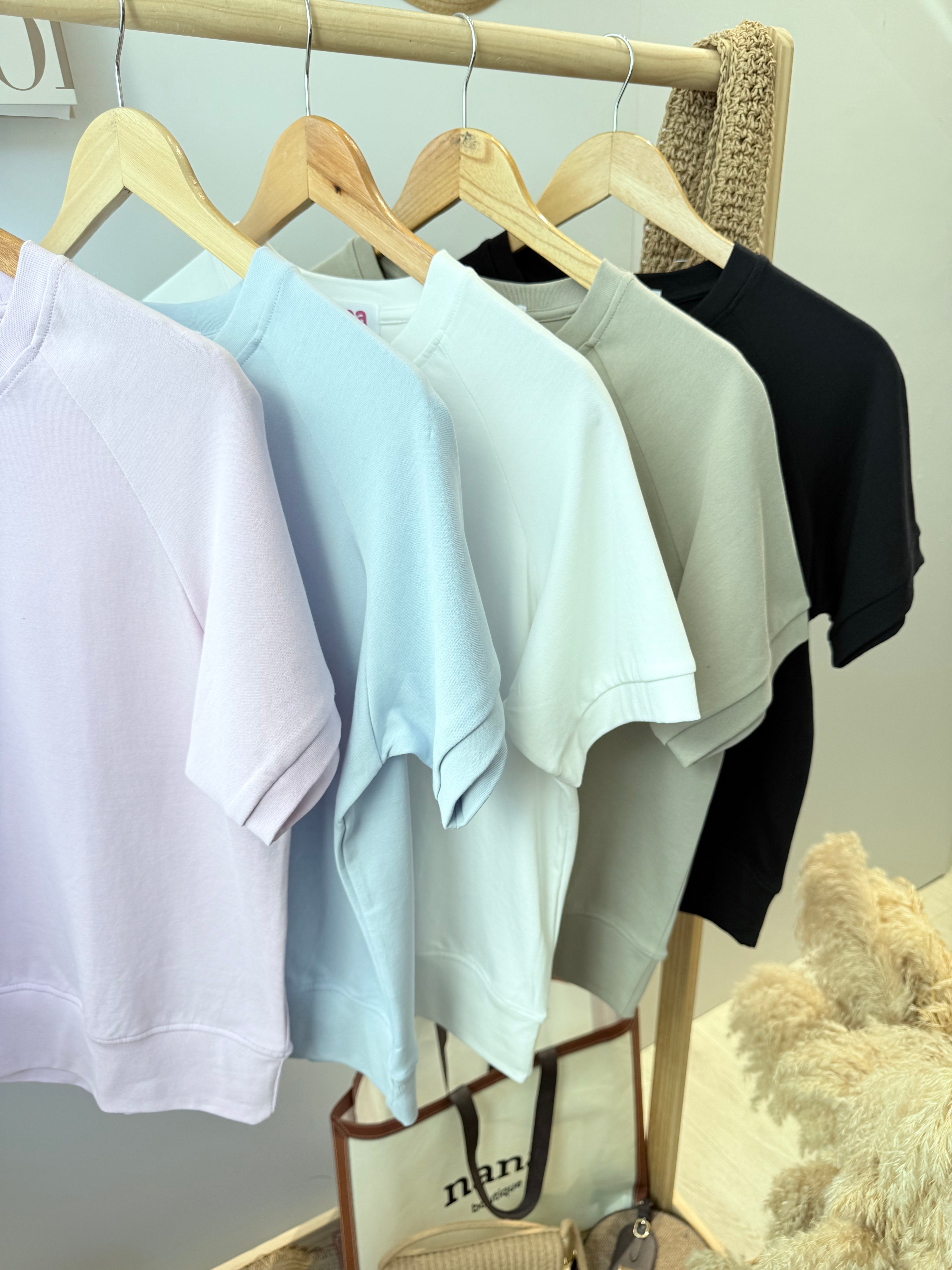 优质棉圆领单色好穿上衣