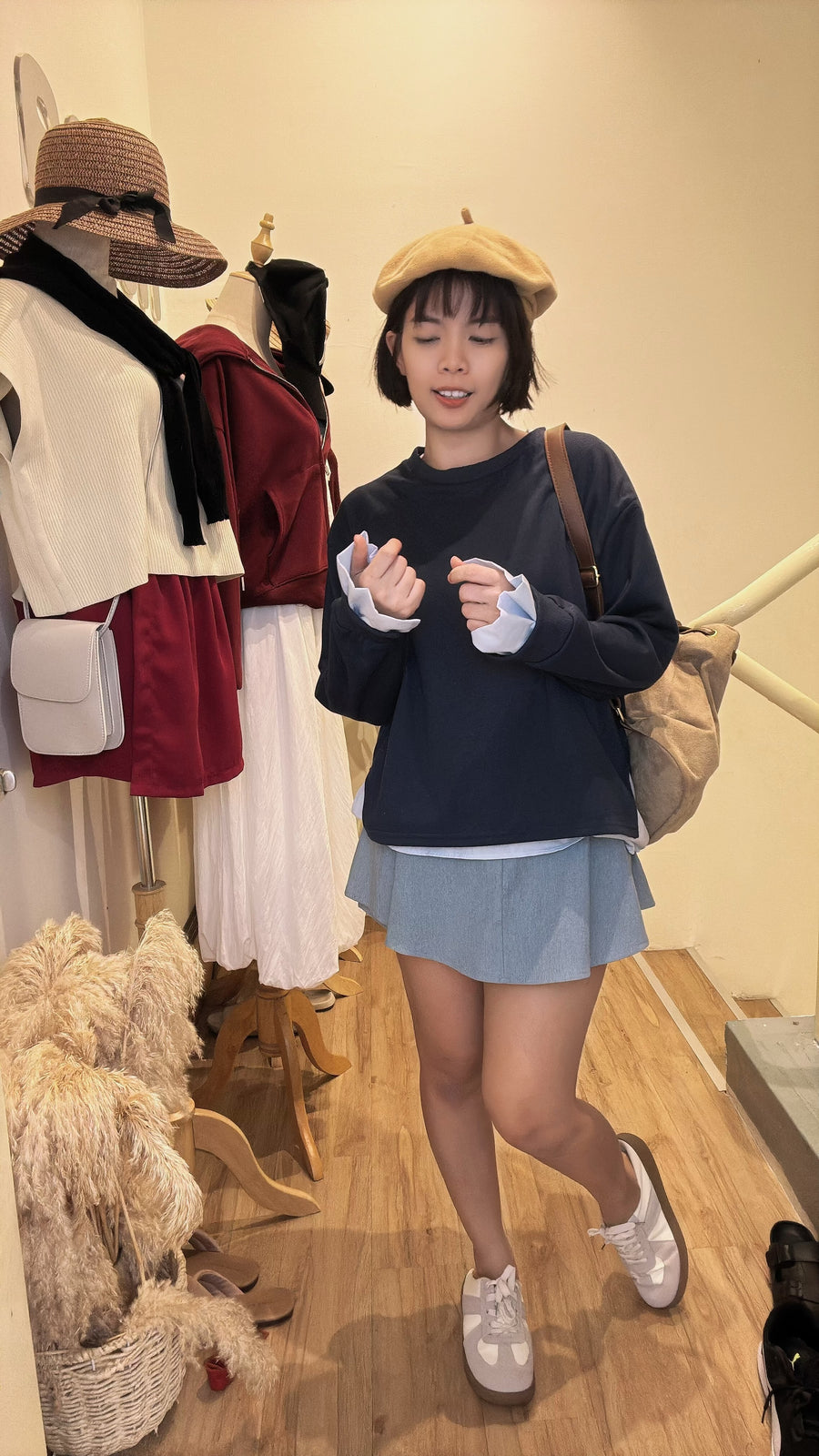 蓝色滑滑好穿卫衣并接下摆衬衫上衣