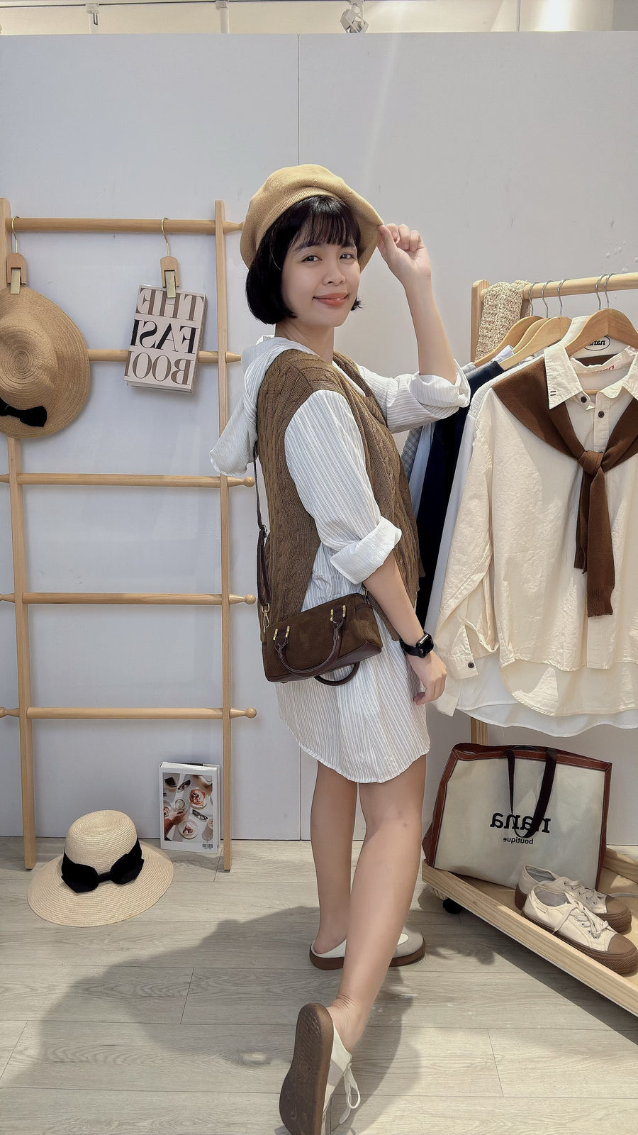 线条雪纺并接针织连帽短套裙