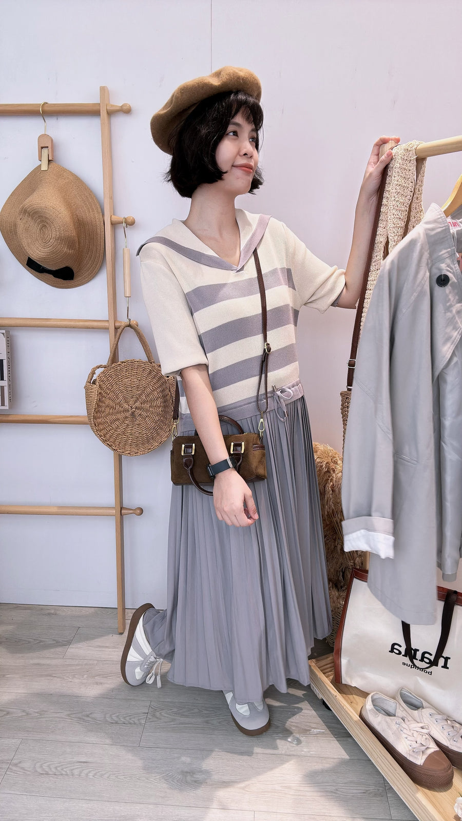 线条针织并接雪纺百折连身裙