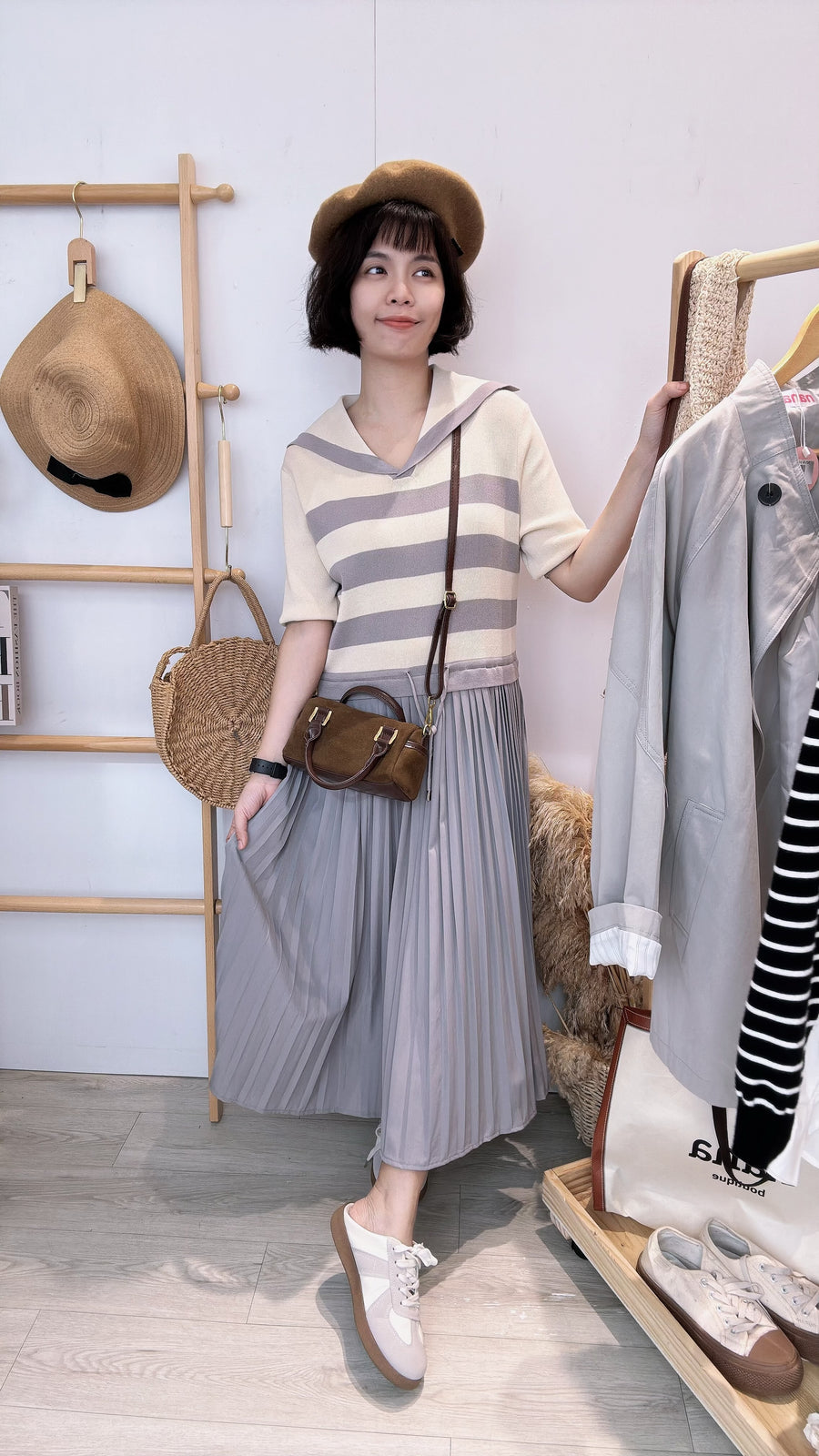 线条针织并接雪纺百折连身裙