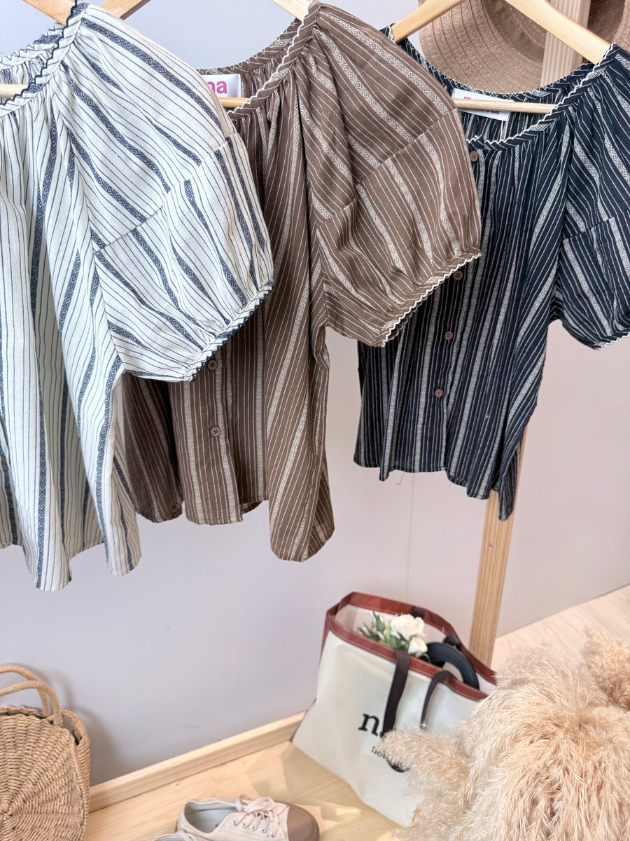 软麻复古灯笼袖上衣