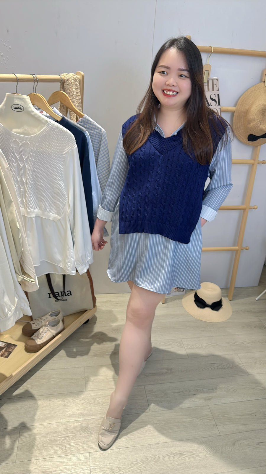 线条雪纺并接针织连帽短套裙