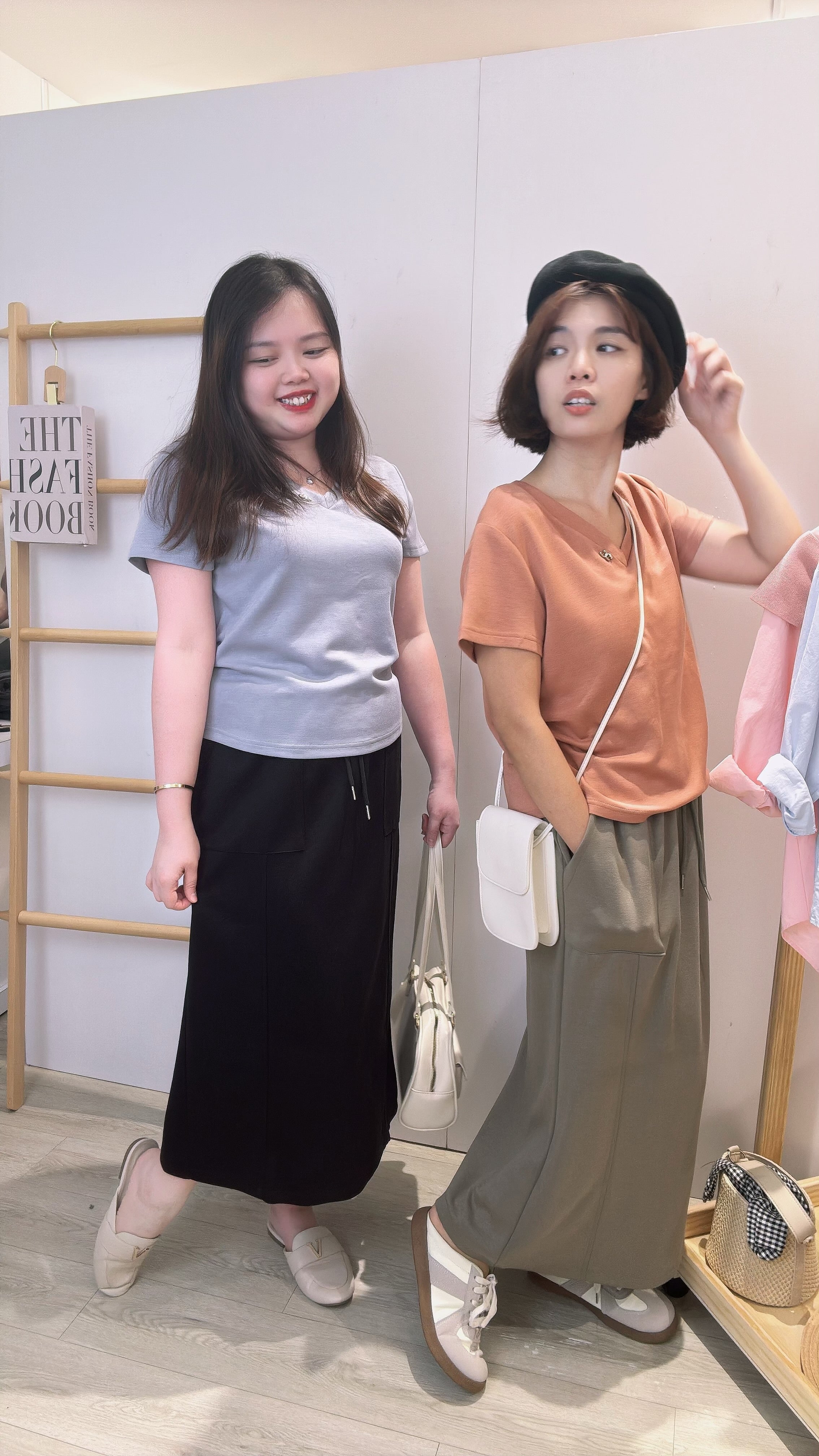 太空棉V领褶皱上衣