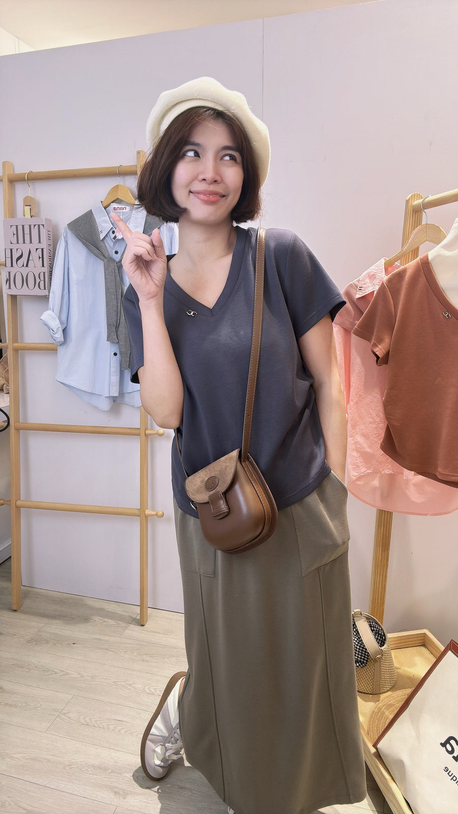 太空棉V领褶皱上衣