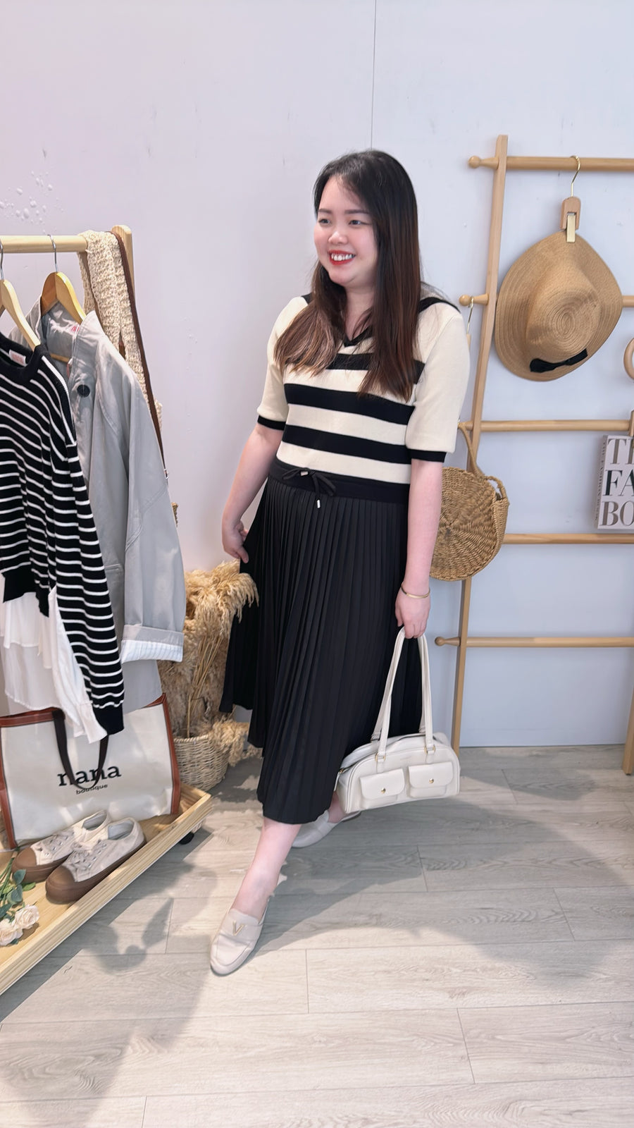 线条针织并接雪纺百折连身裙