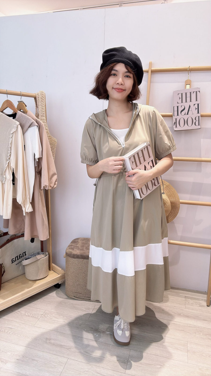 防水面料帅气连帽连身裙