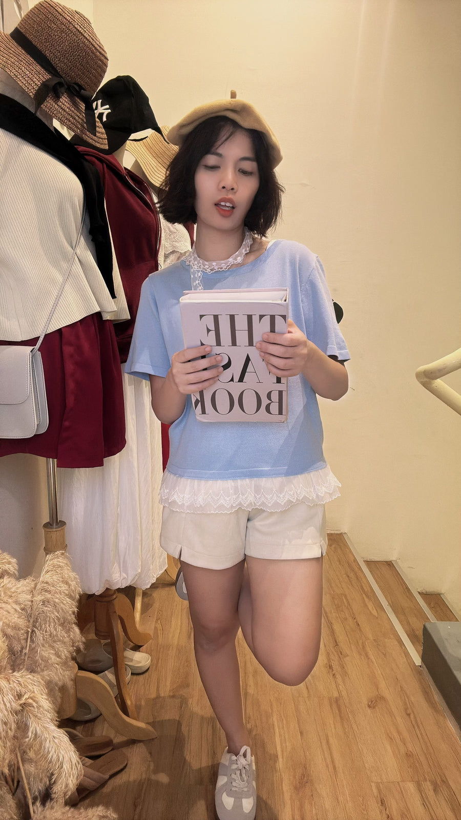 甜美色蕾丝冰丝针织上衣
