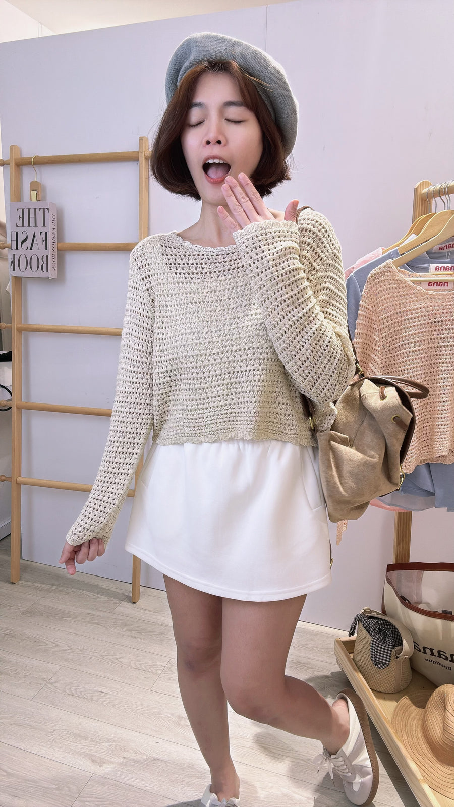 镂空针织弹力甜美短上衣