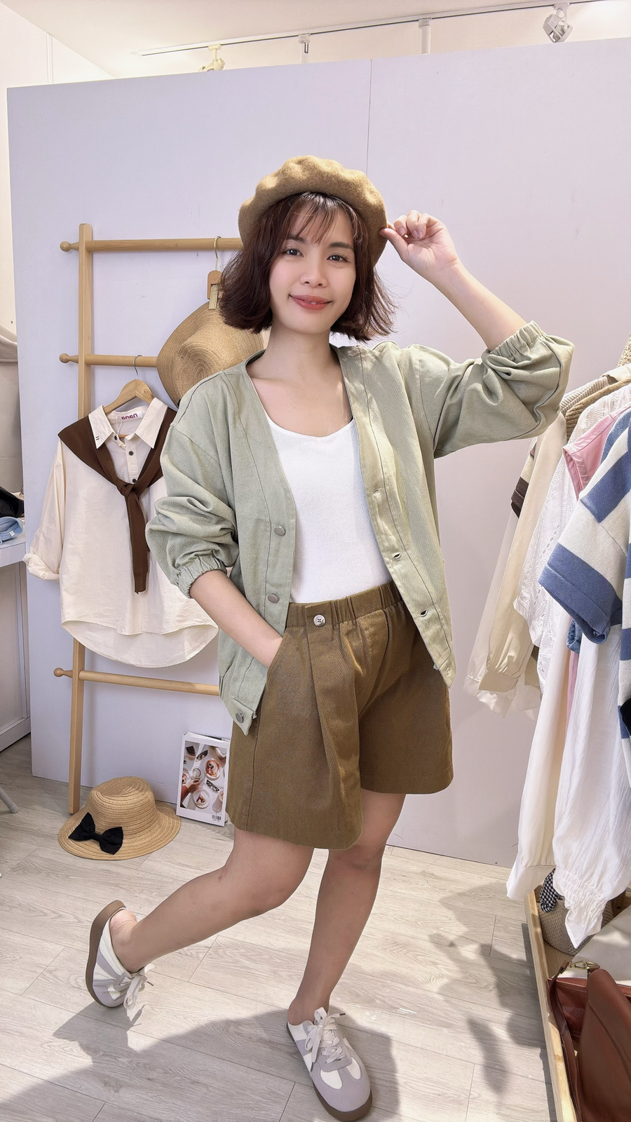 独家毛呢面料松紧腰四分短裤