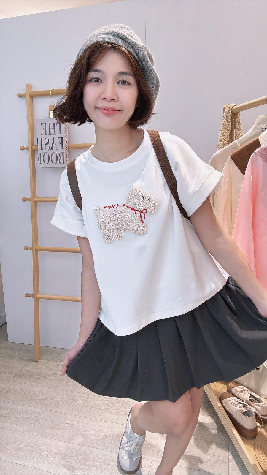 花瓣绣小狗图案上衣