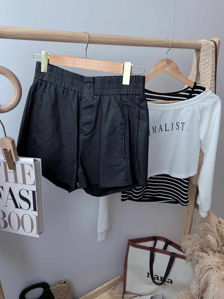 皮革松紧腰短裤