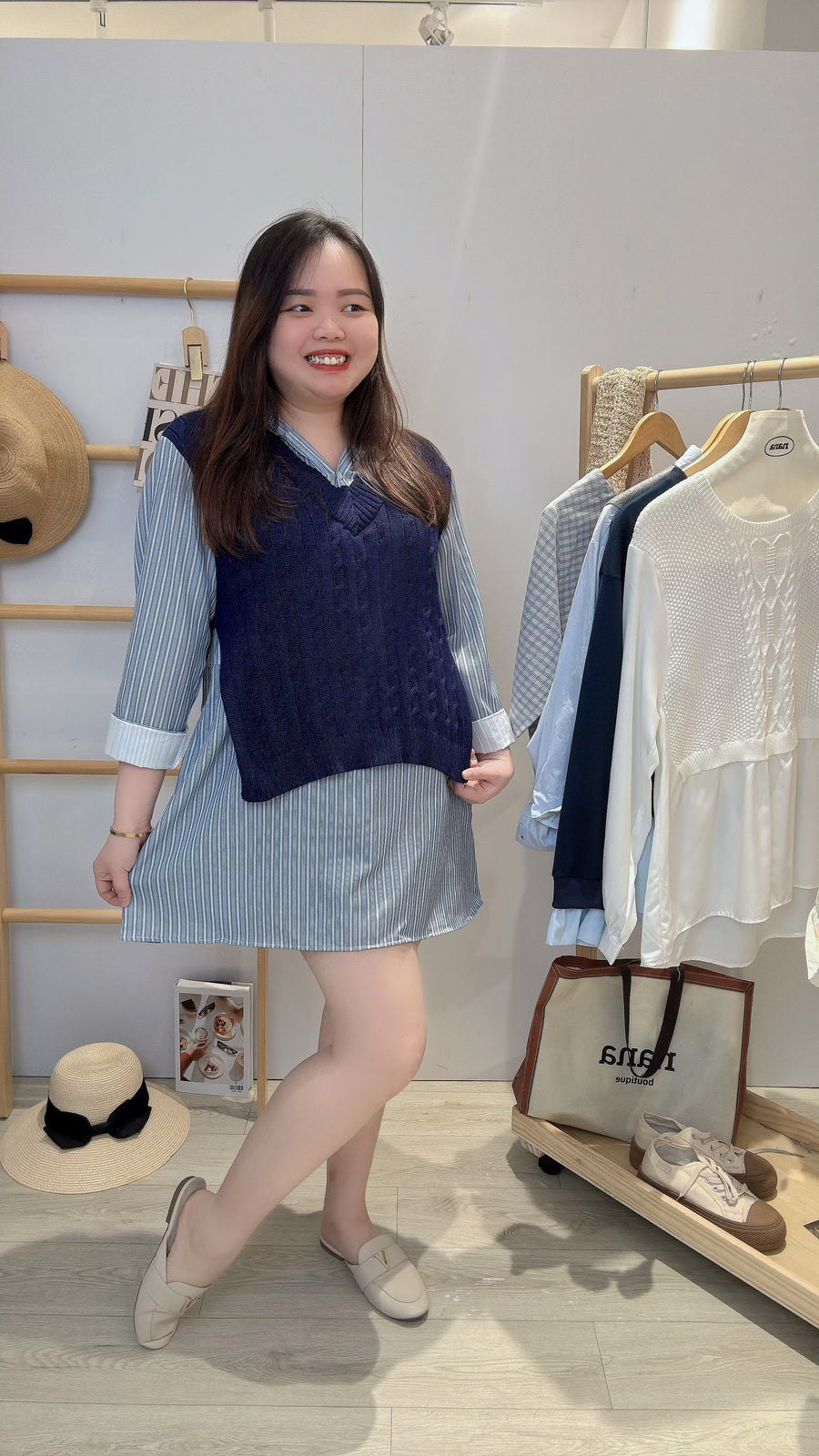 线条雪纺并接针织连帽短套裙