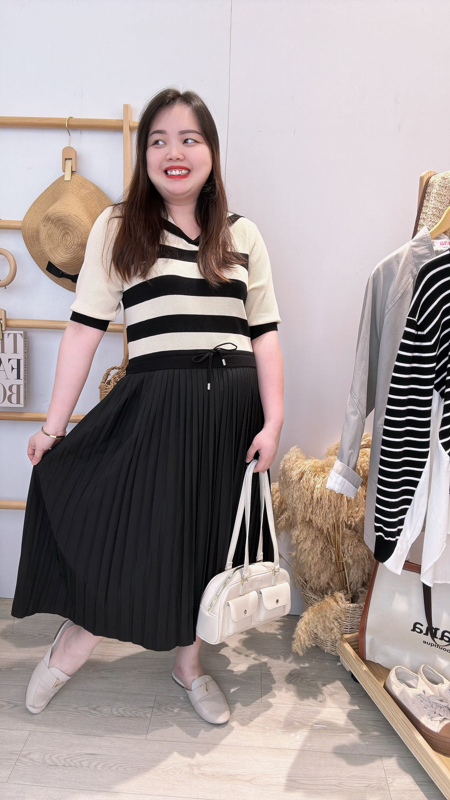 线条针织并接雪纺百折连身裙