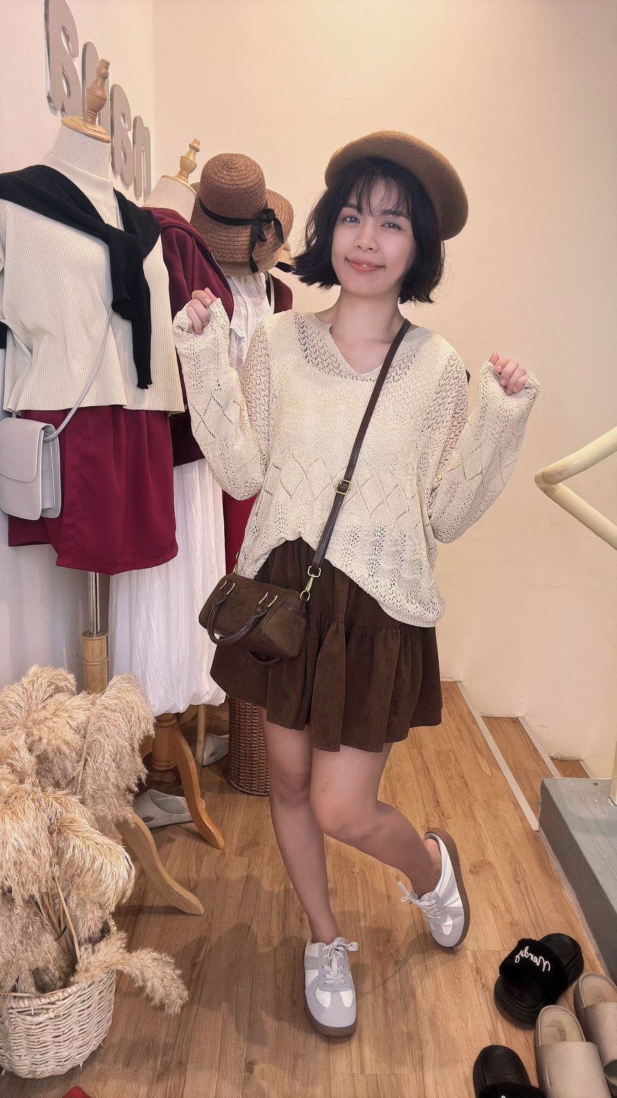 气质宽松软针织镂空V领上衣