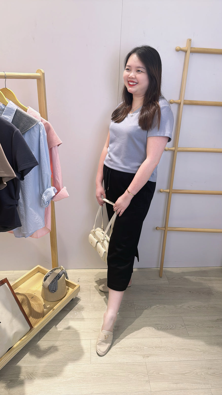 太空棉V领褶皱上衣