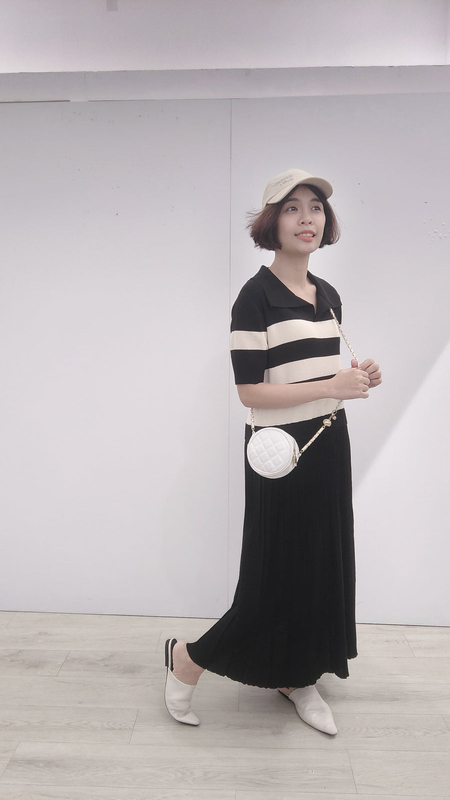 针织款线条百折连身裙