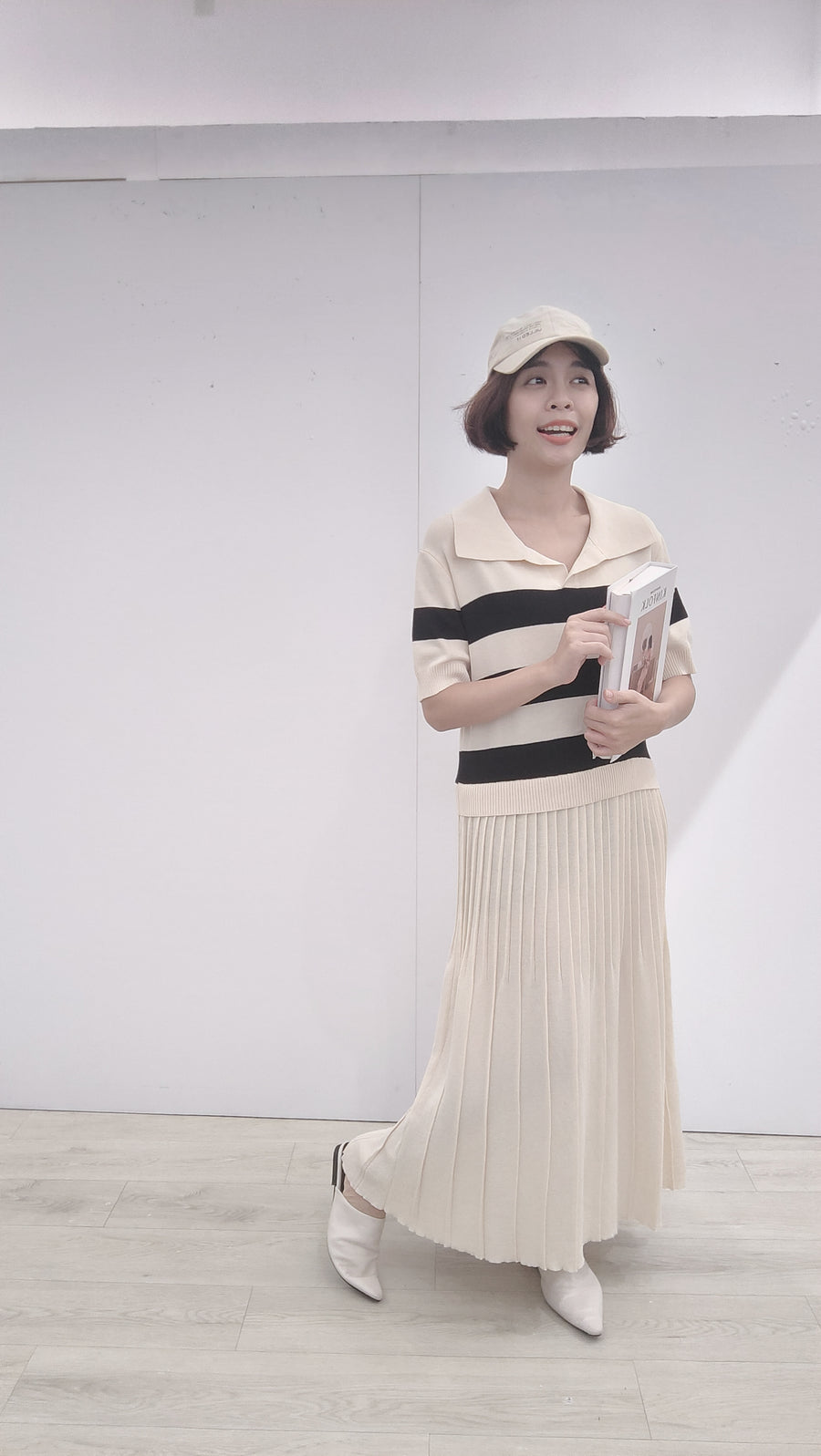针织款线条百折连身裙
