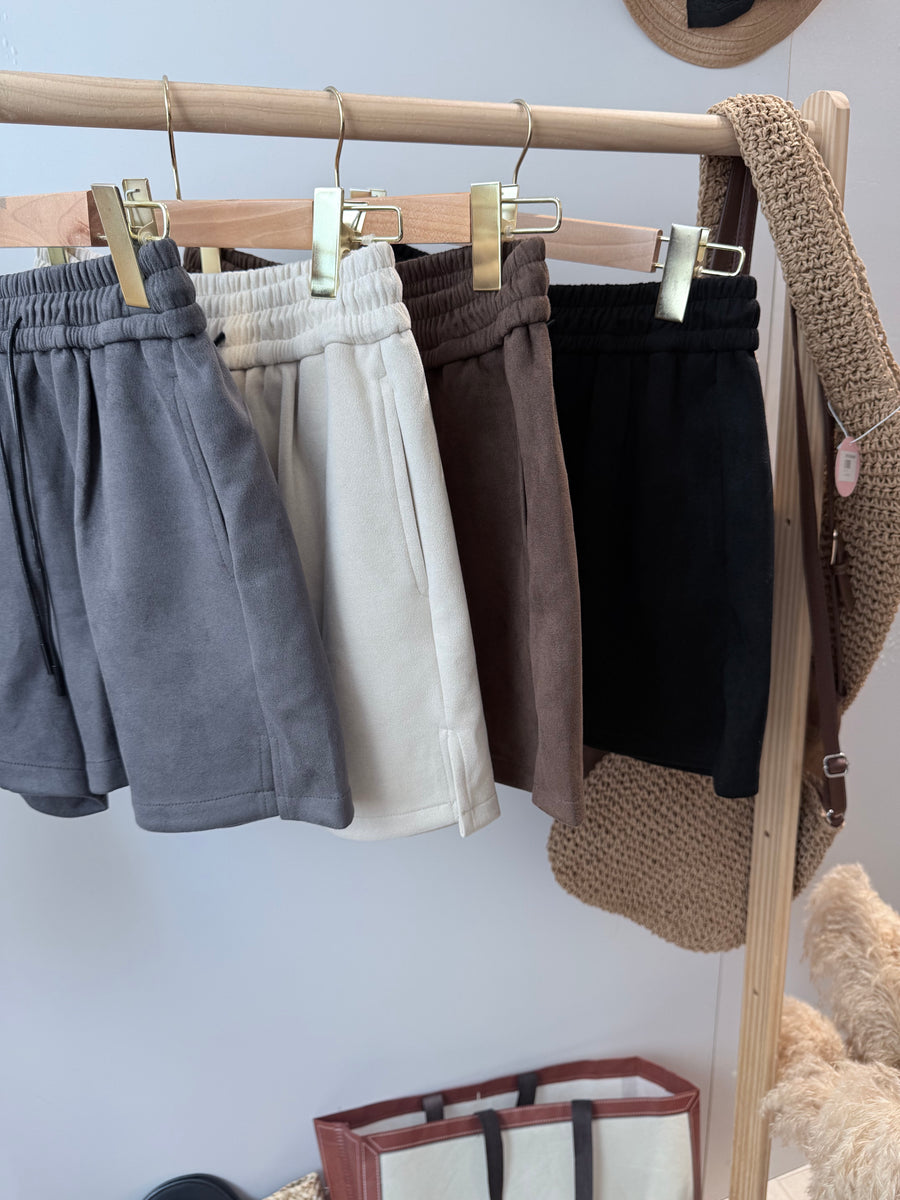 半绒松紧腰短裤