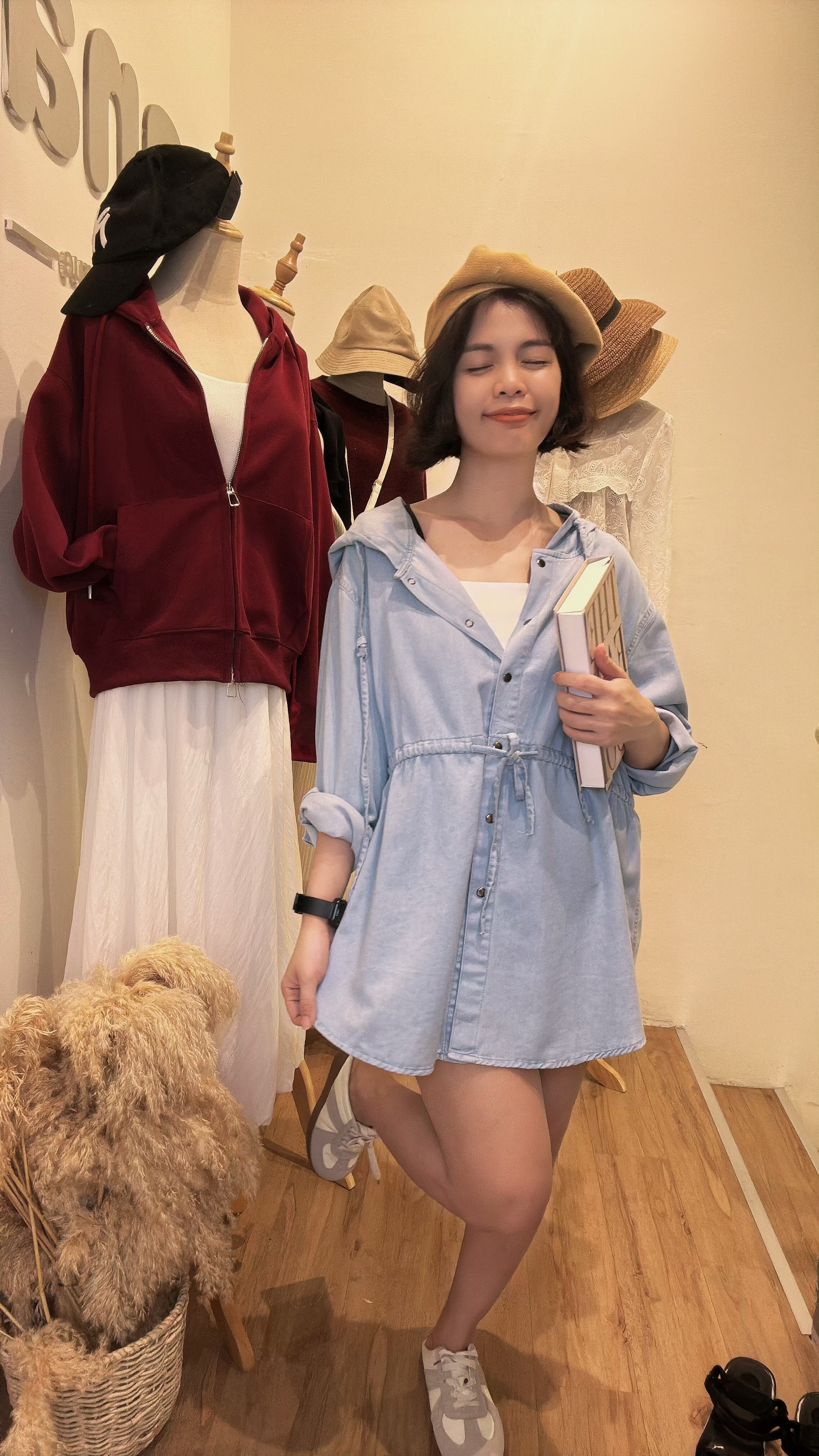 浅色牛仔收腰连帽长衣