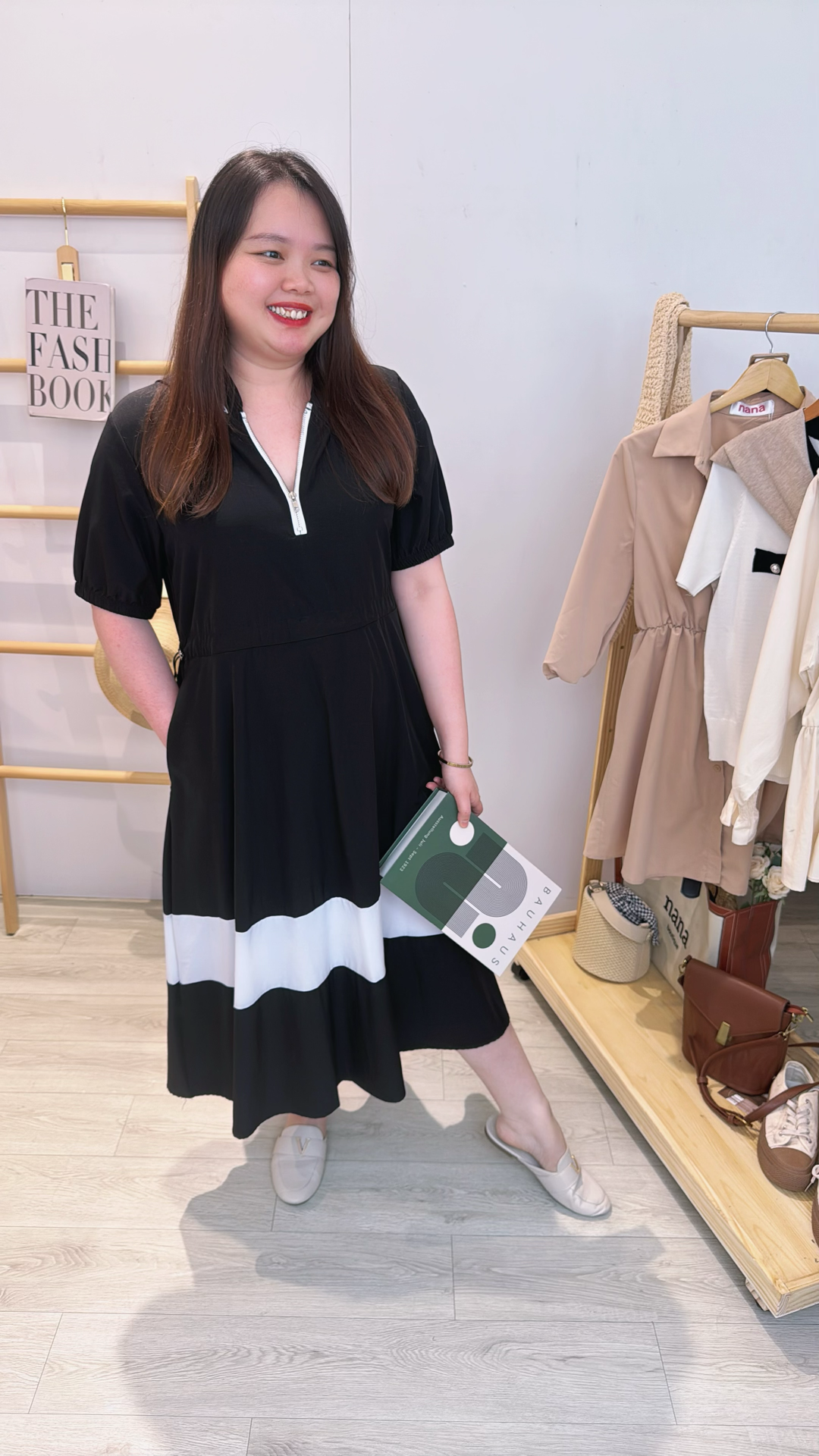 防水面料帅气连帽连身裙