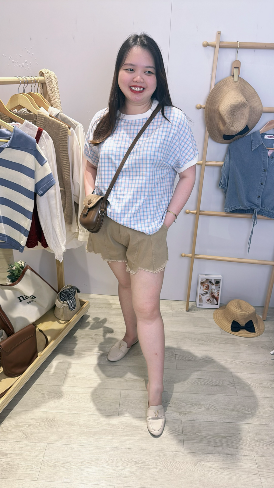 高腰毛边阔腿牛仔短裤