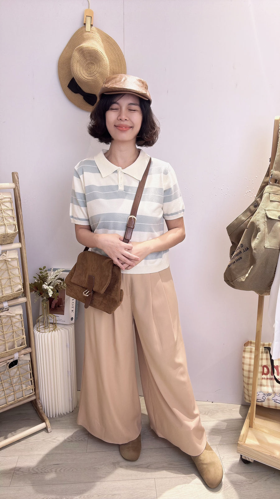 Polo领大板线条针织上衣