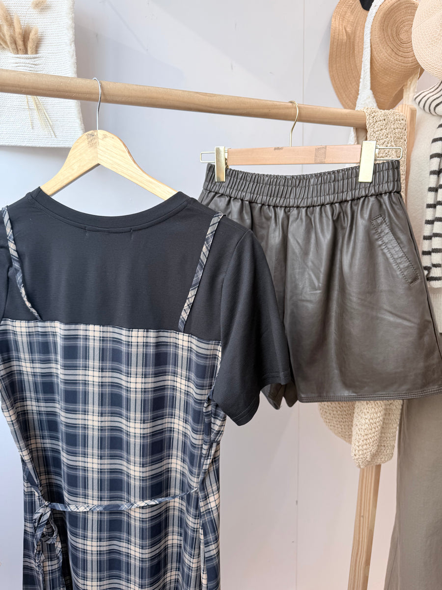 假两件滑滑吊带格子连身裙