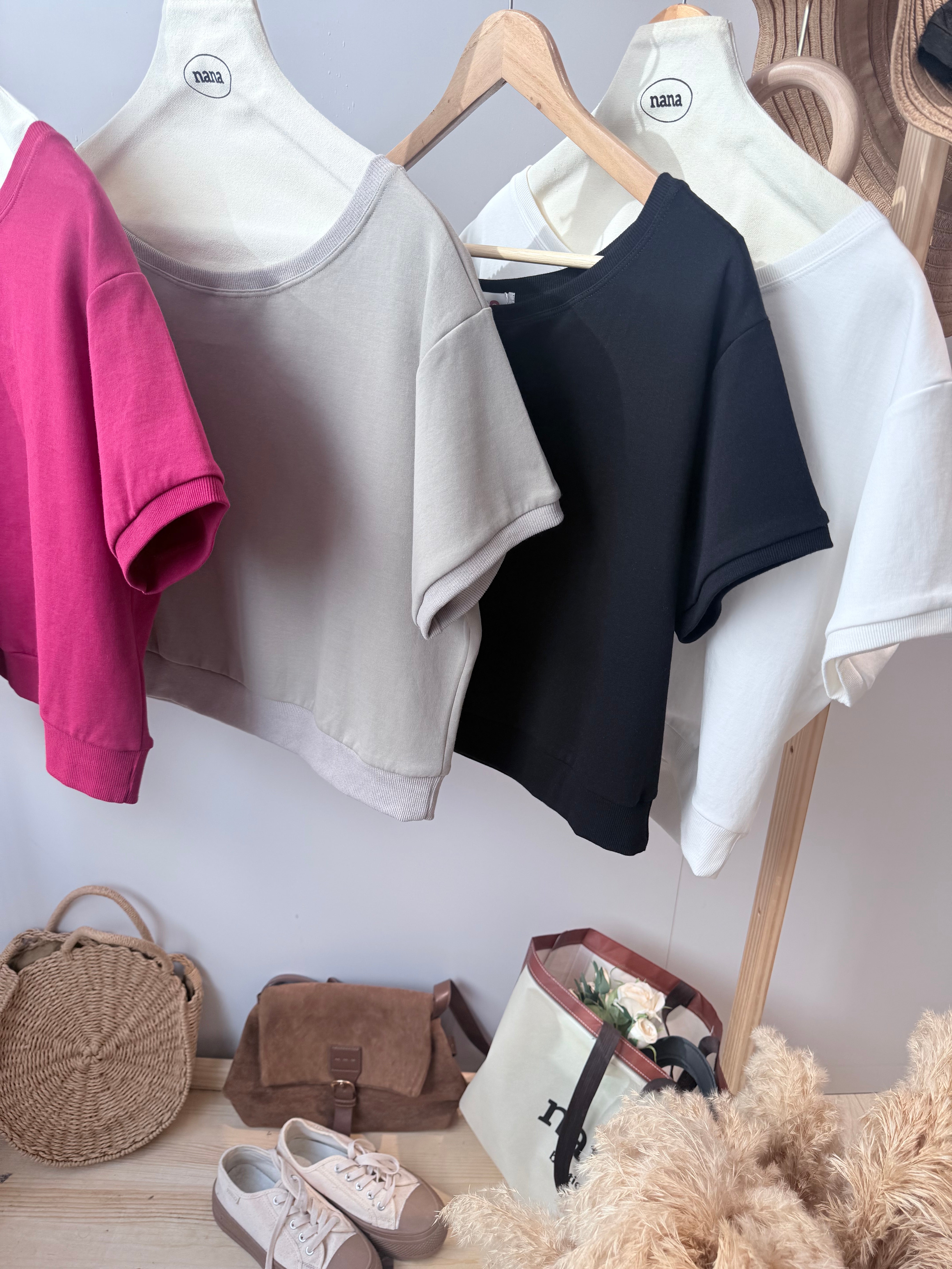 阔领优质棉短版百搭上衣