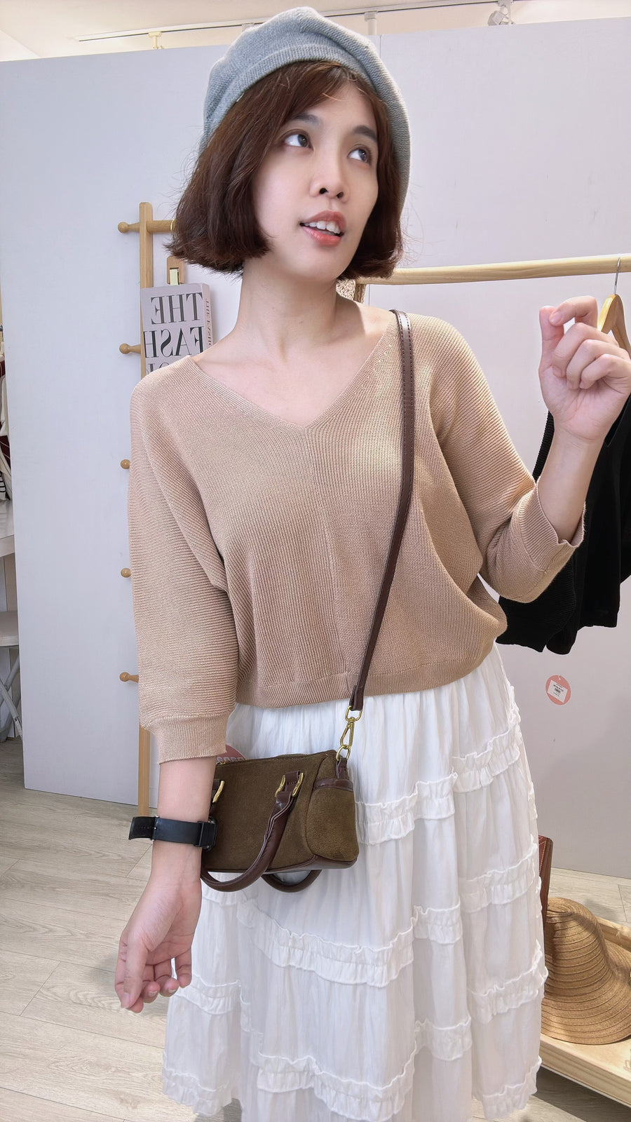 V领高质地软针织上衣