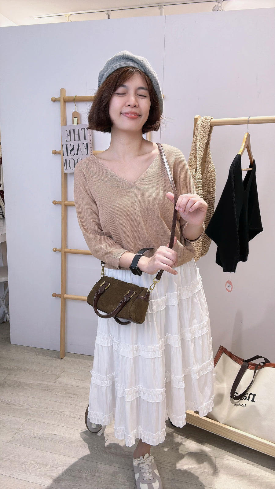 V领高质地软针织上衣