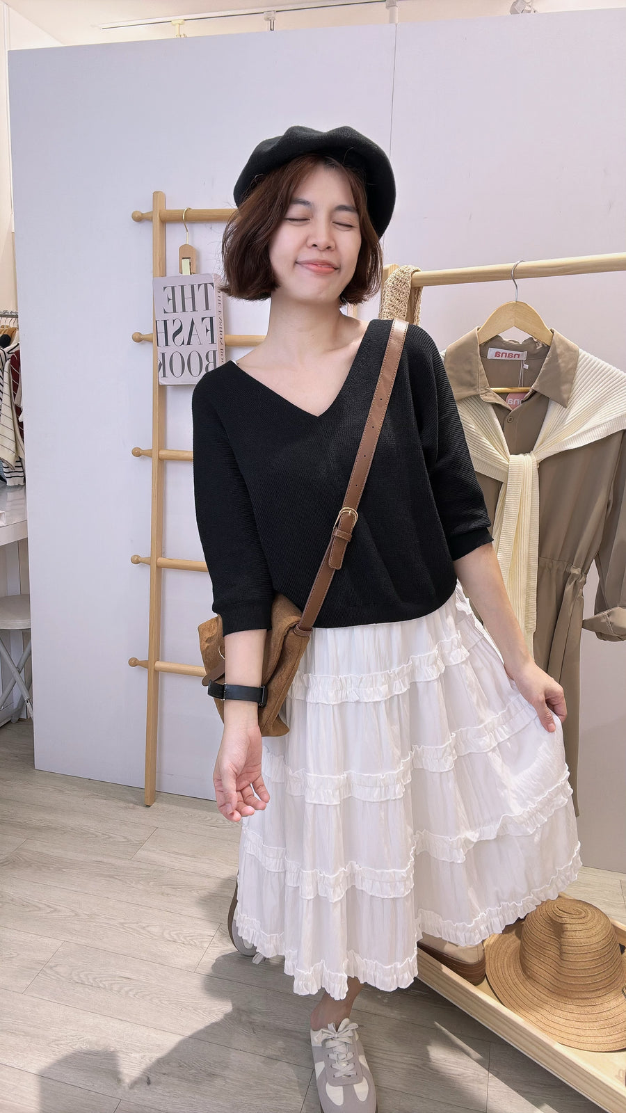 V领高质地软针织上衣