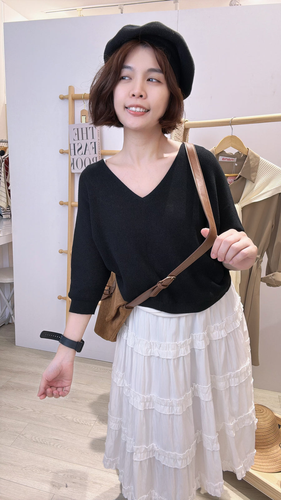 V领高质地软针织上衣