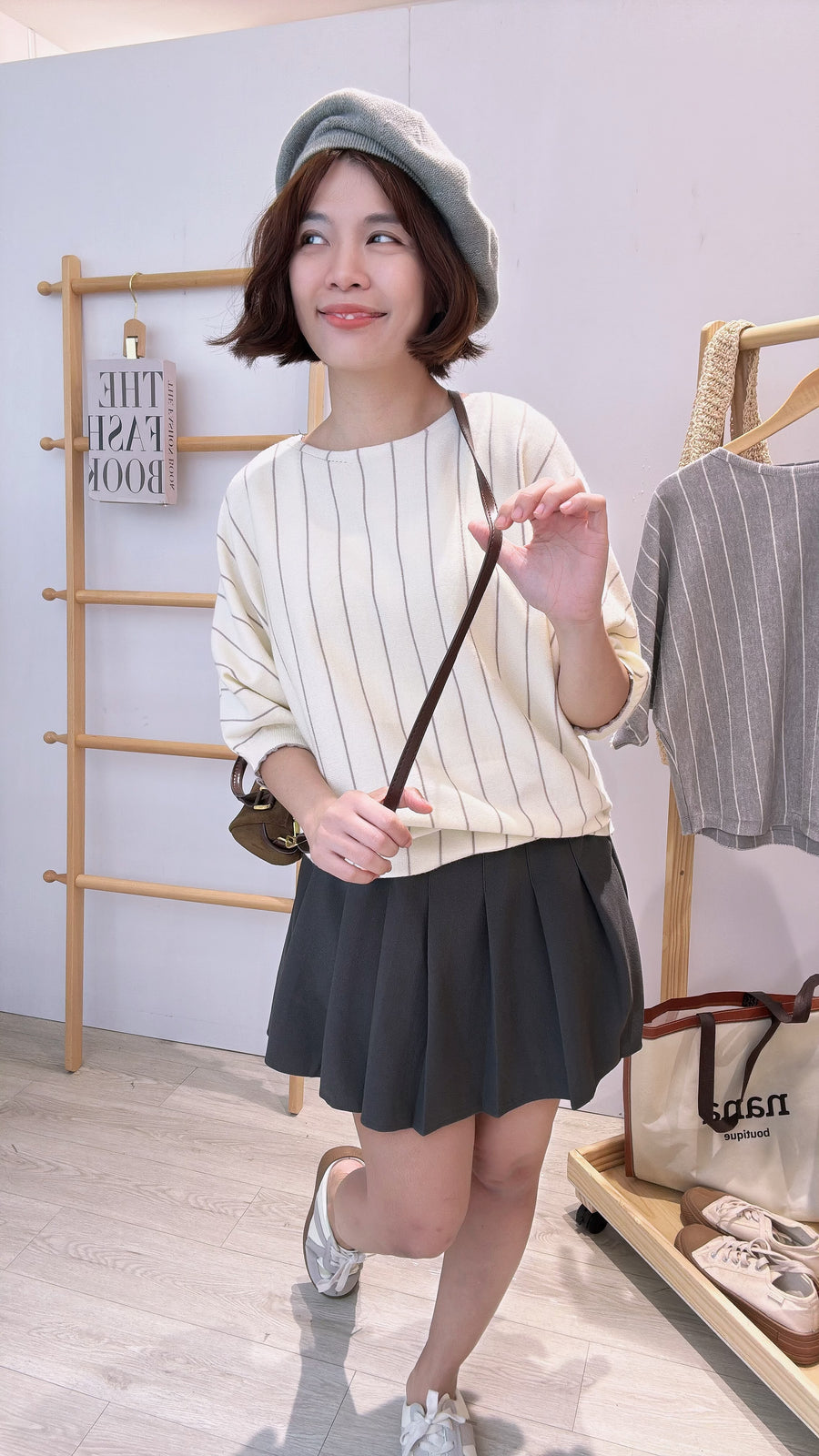 圆领软针织上衣