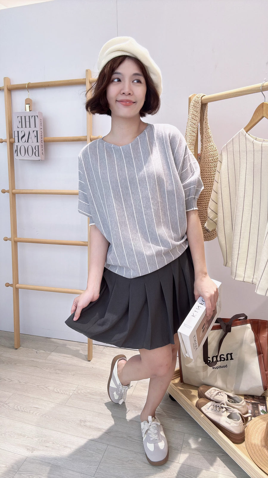 圆领软针织上衣