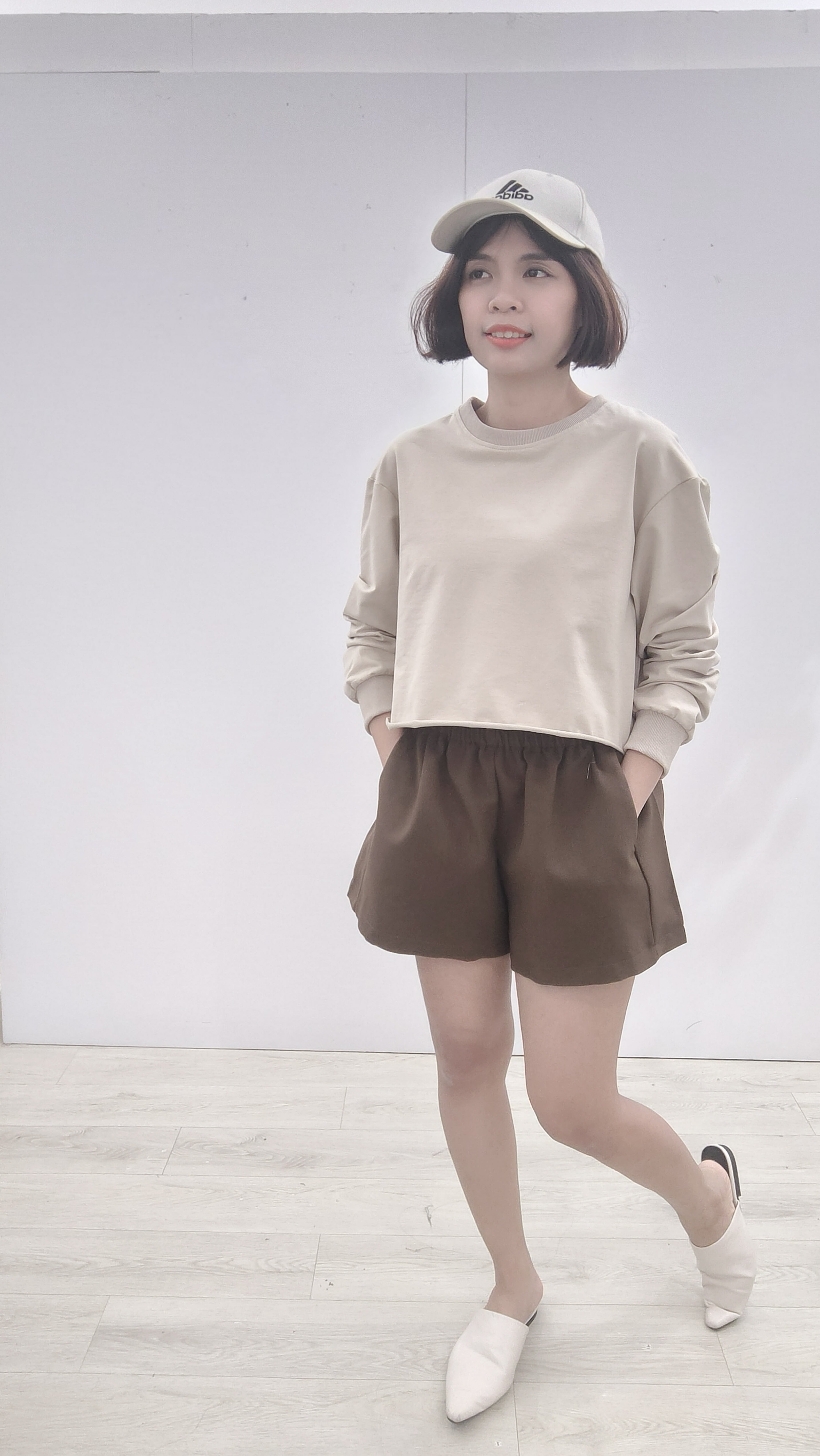 纯色短版长袖上衣