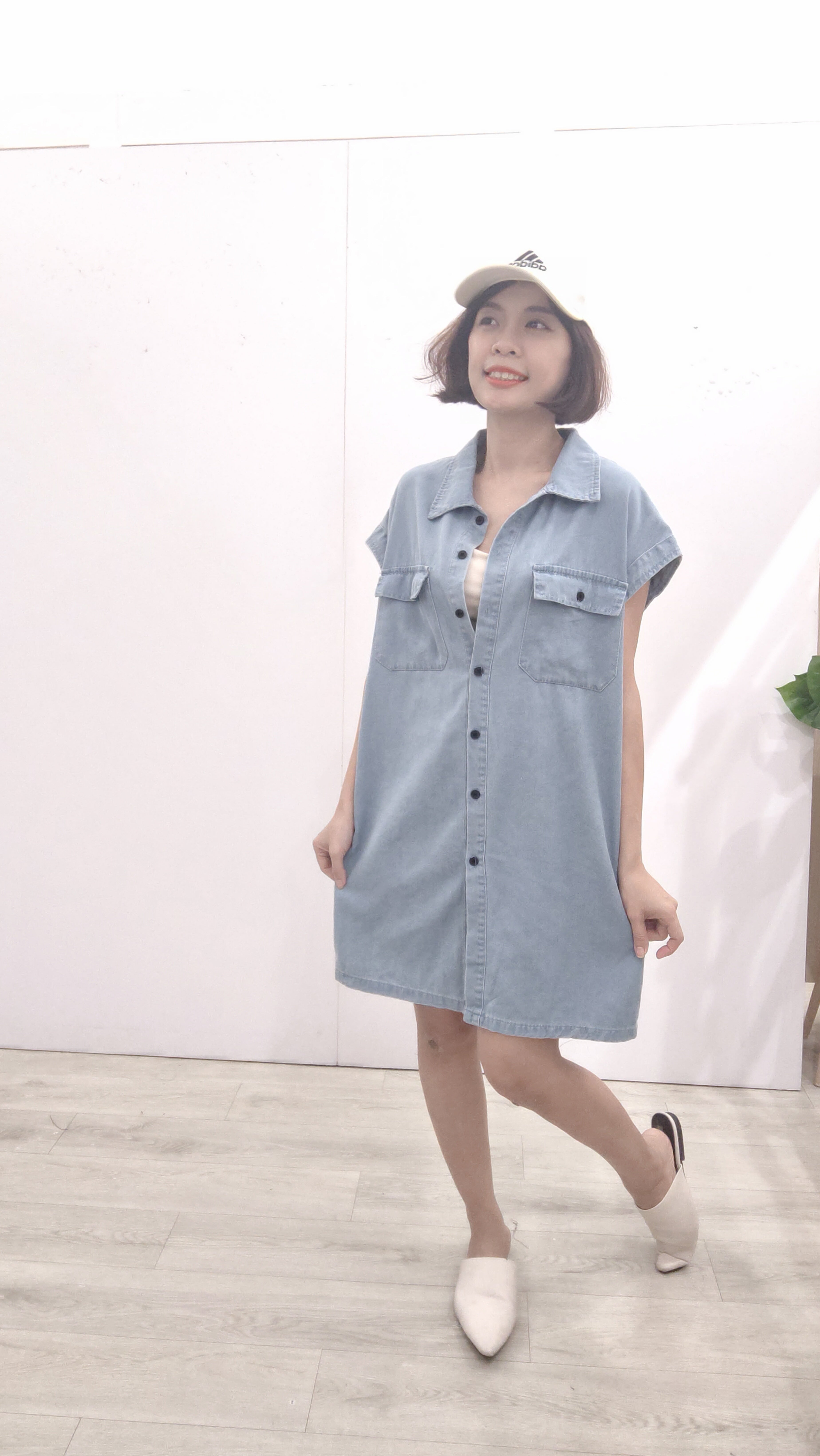 出袖浅色牛仔纽扣套裙