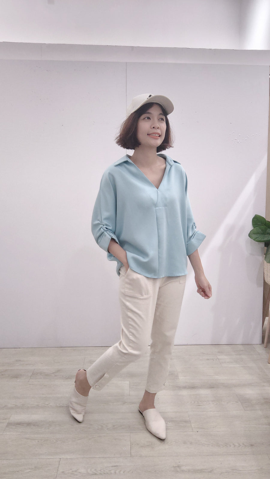 亮色V领雪纺衬衫