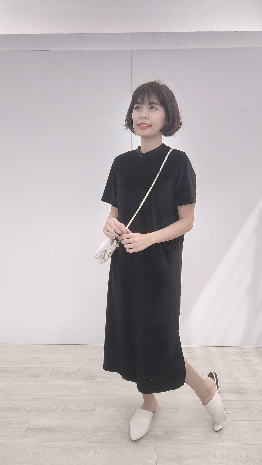 黑色绒布圆领开叉套裙