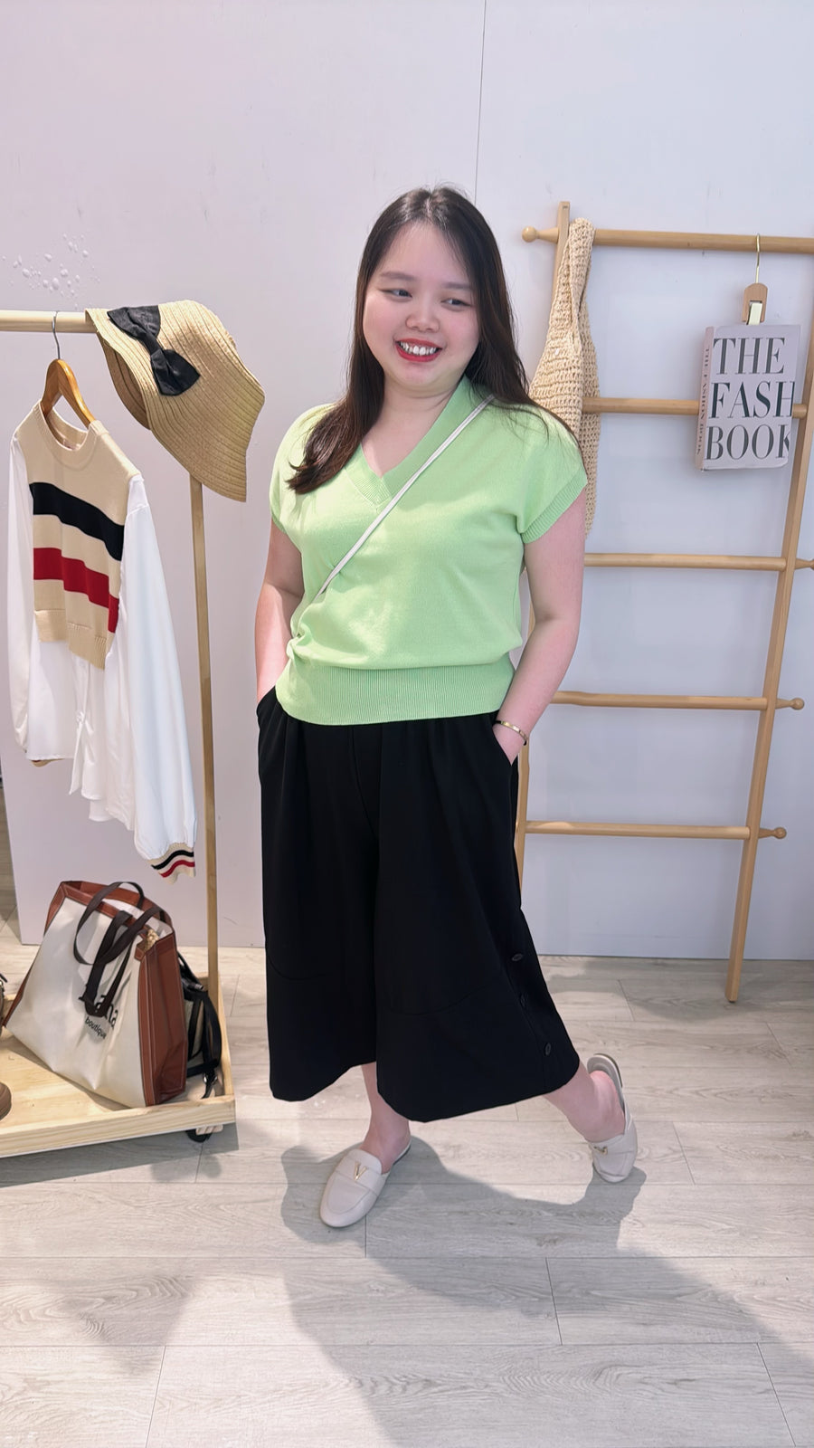 薄罗马假钮阔脚八分裤