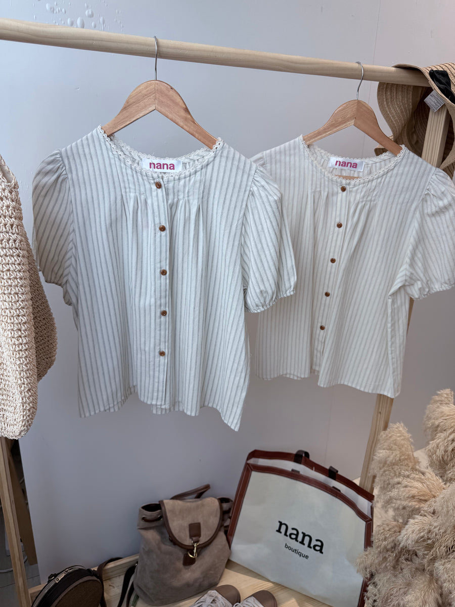 直线条泡泡袖上衣