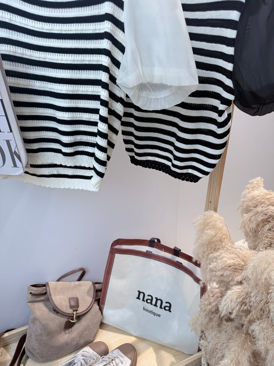 四方领线条针织泡泡袖上衣