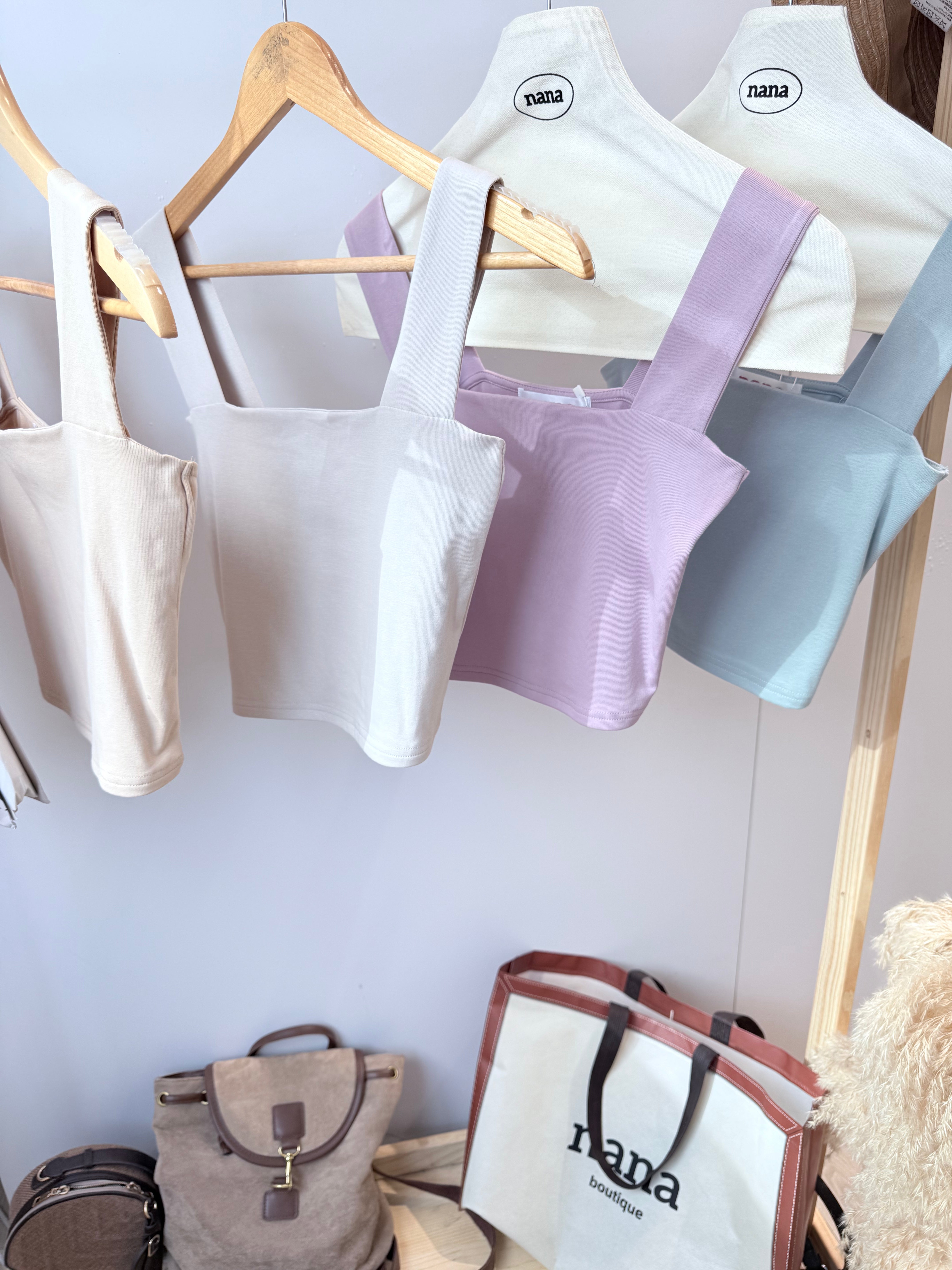 粗肩带短版内搭