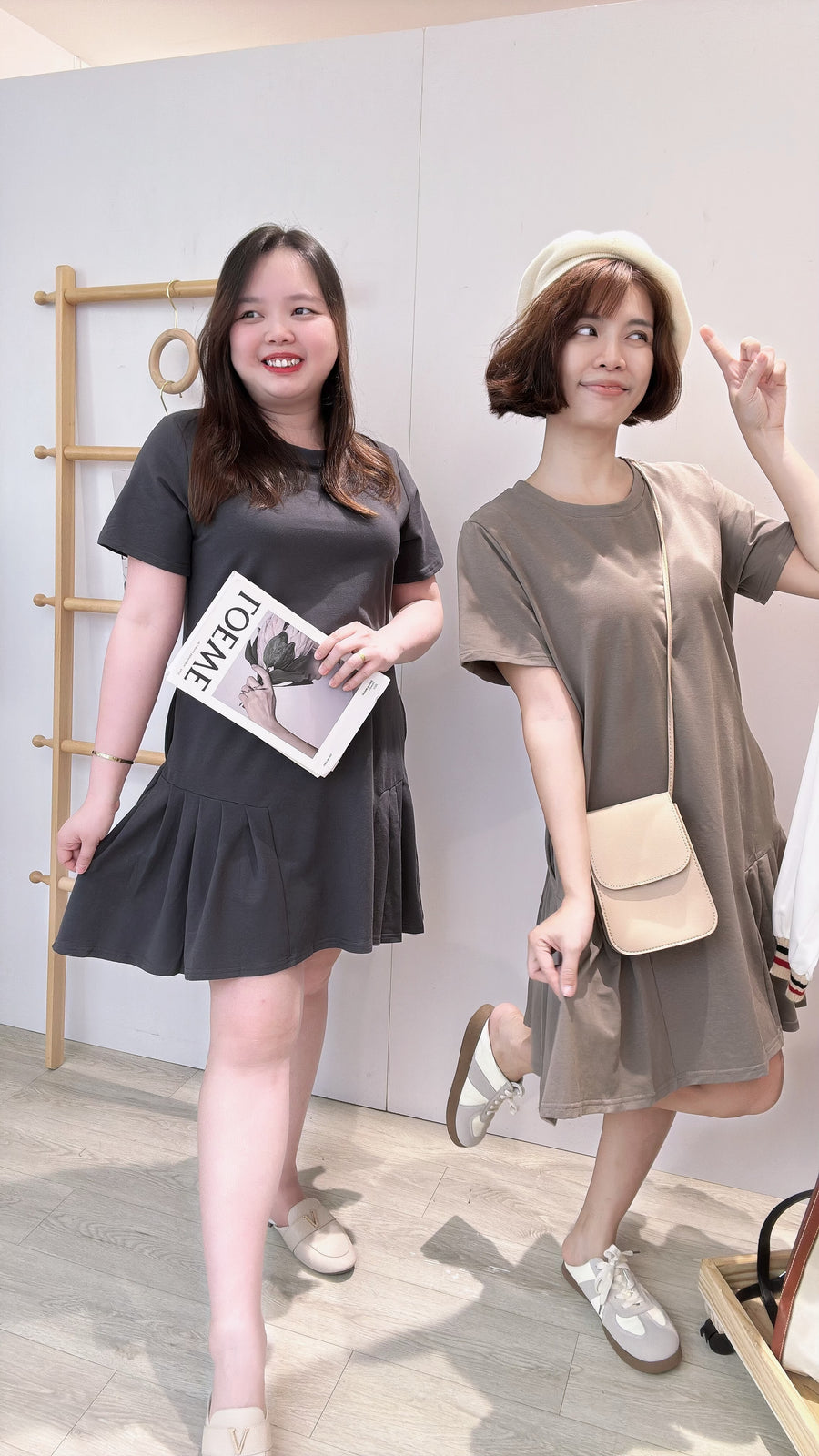 棉质下微百褶短连身裙