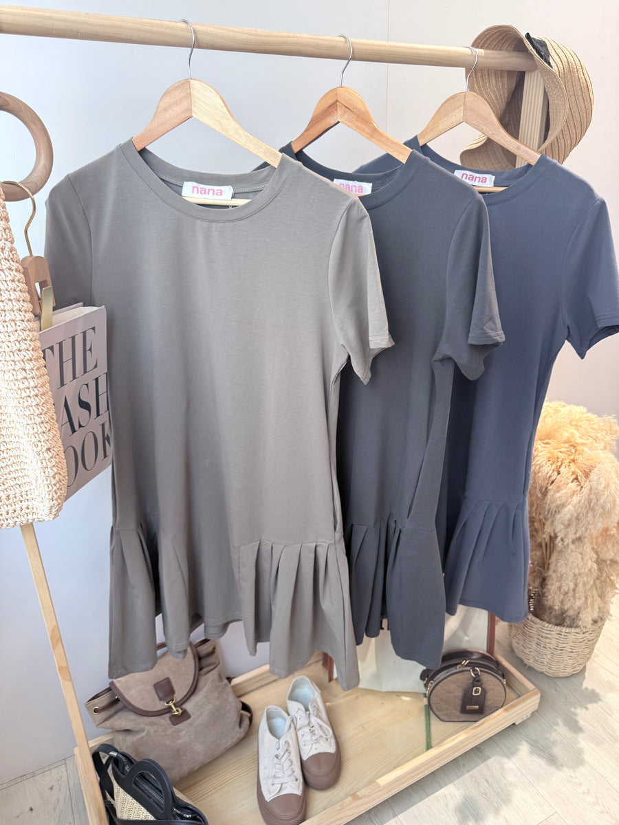 棉质下微百褶短连身裙