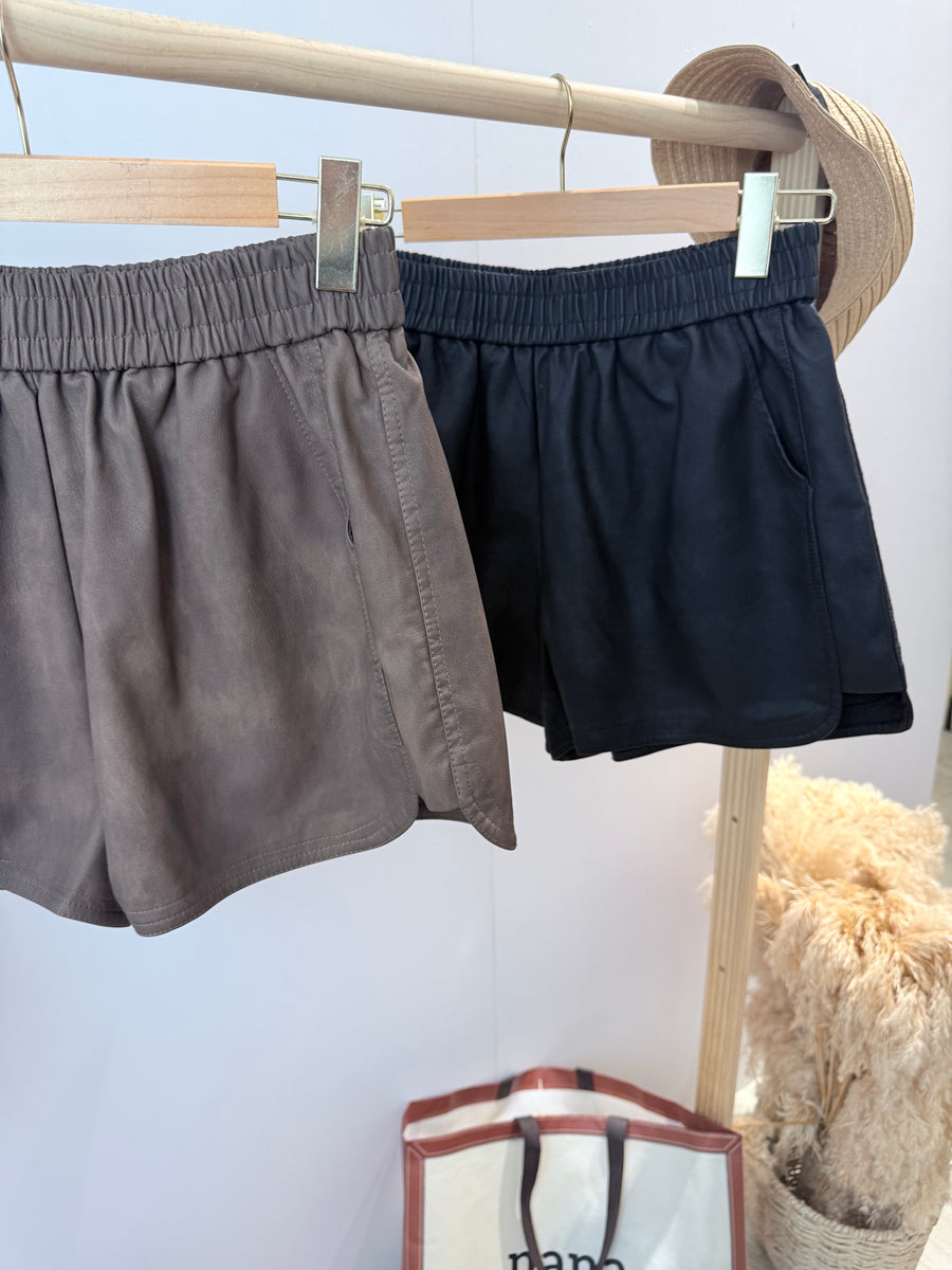 松紧腰皮革短裤