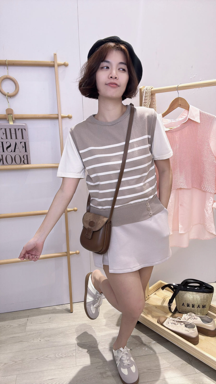 冰丝线条撞色针织上衣